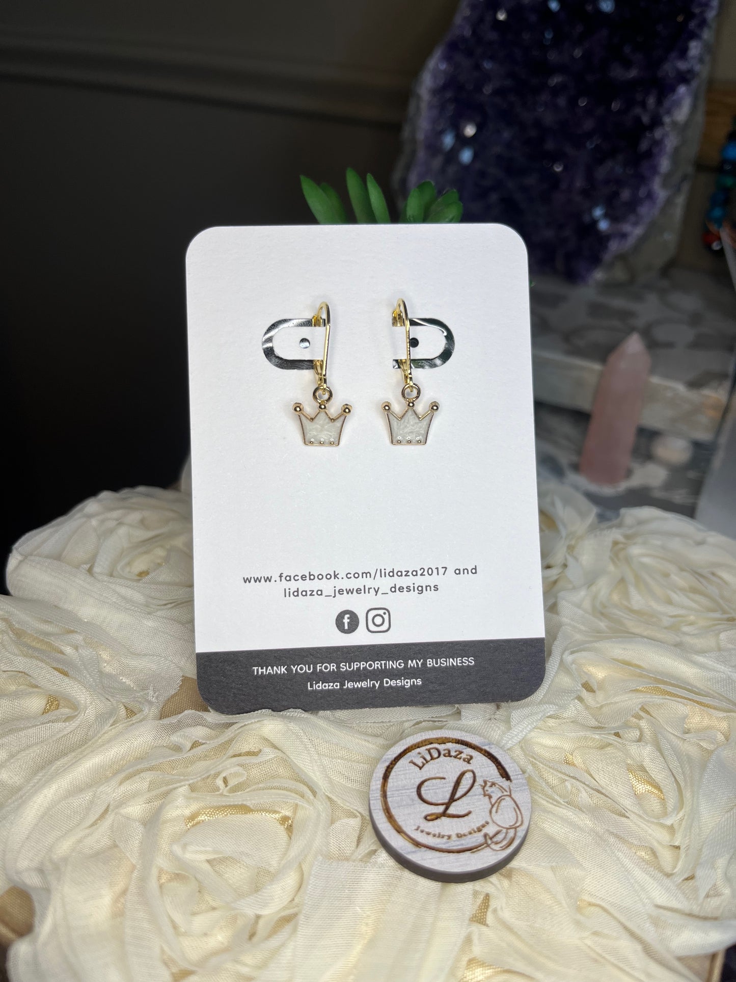 Crown earrings (white)